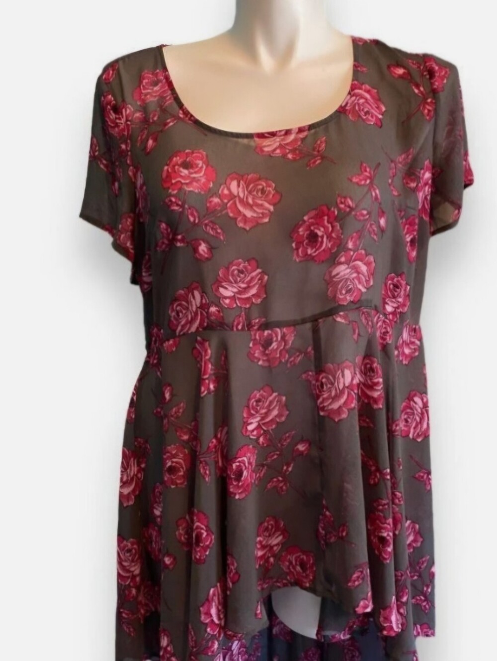 Torrid Women's Floral Short-Sleeve Chiffon Dramatic High Low Top. Size 1xl.